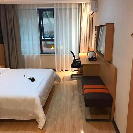 Отель 7 Days Premium Chongqing Jiangbei International Airport Branch Экстерьер фото